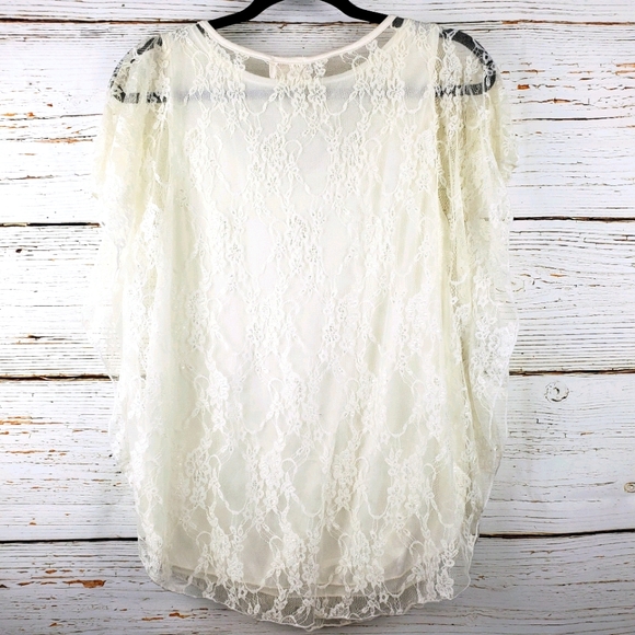 Lavish Ivory Lace Top - Picture 4 of 4